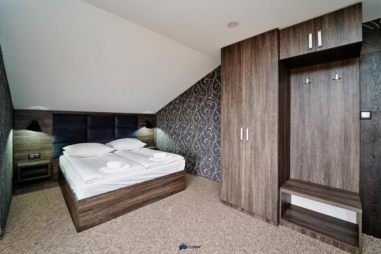 Gosciniec Pod Strzecha Inn